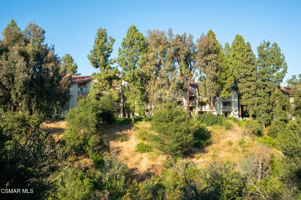 697 Sutton Crest Trail #Tl210 Oak Park, CA 91377
