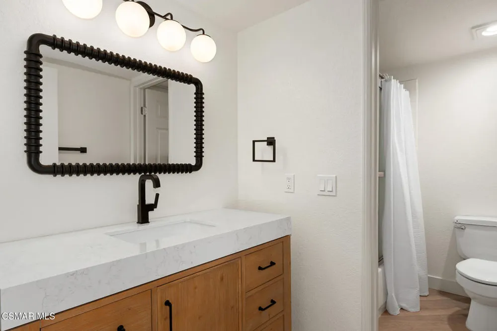 697 Sutton Crest Trail #Tl210 Oak Park, CA 91377