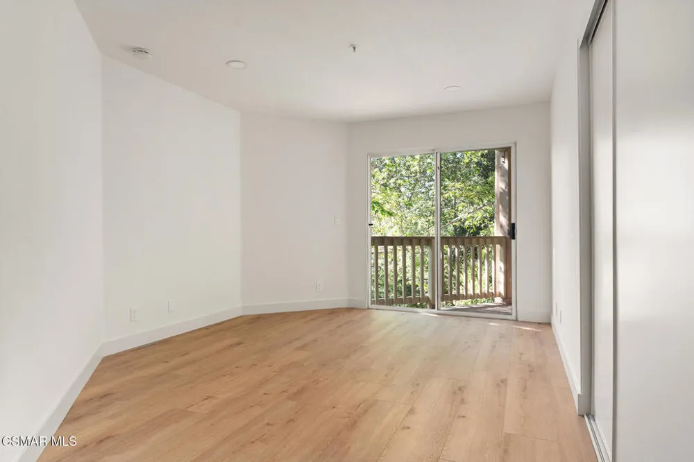 697 Sutton Crest Trail #Tl210 Oak Park, CA 91377