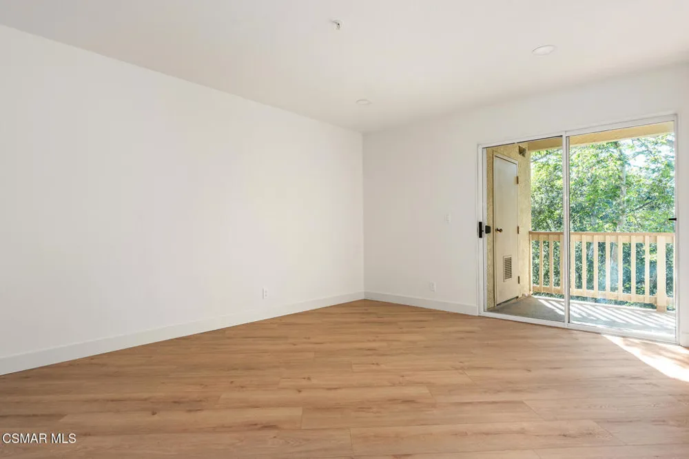 697 Sutton Crest Trail #Tl210 Oak Park, CA 91377