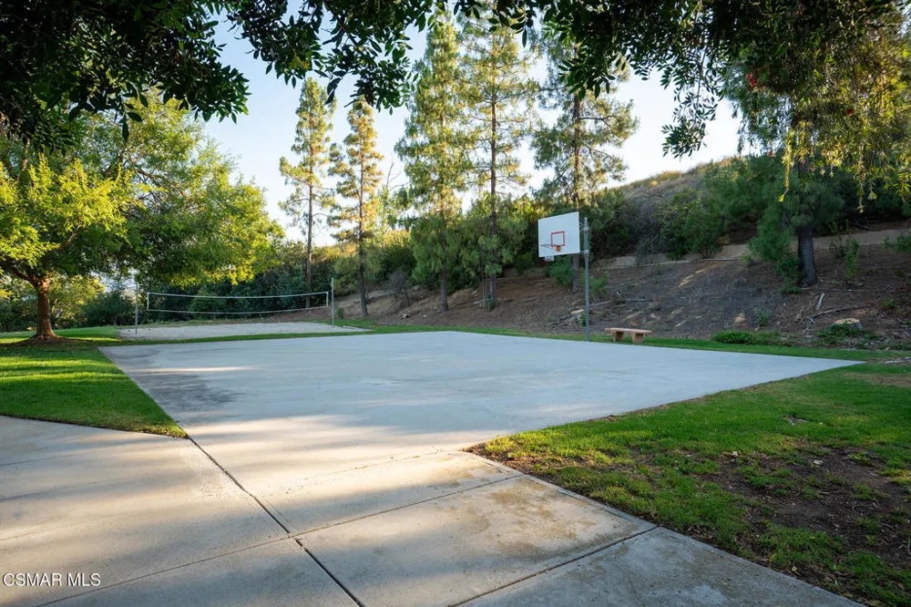 697 Sutton Crest Trail #Tl210 Oak Park, CA 91377