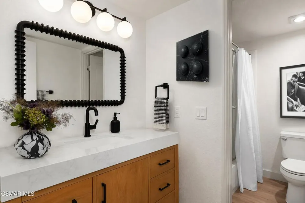 697 Sutton Crest Trail #Tl210 Oak Park, CA 91377
