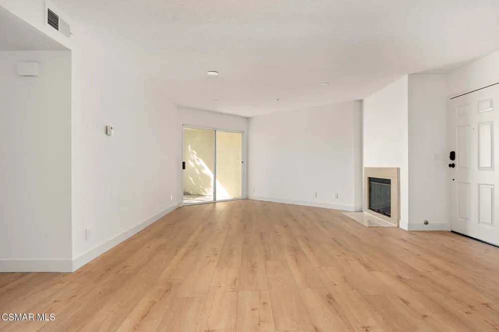 697 Sutton Crest Trail #Tl210 Oak Park, CA 91377