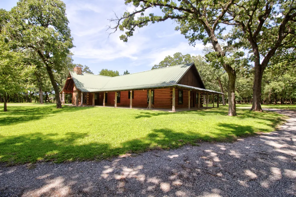 1466 Pearce Street Collinsville, TX 76233