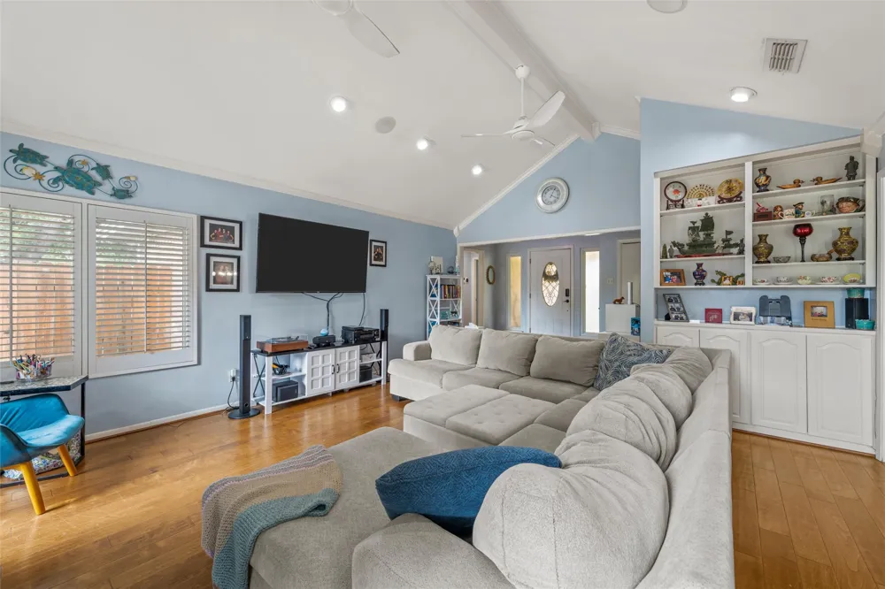 9913 Burgundy Lane Woodway, TX 76712