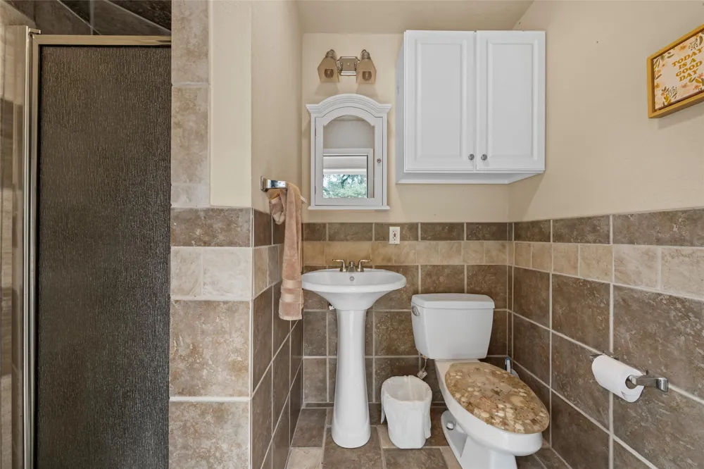 9913 Burgundy Lane Woodway, TX 76712