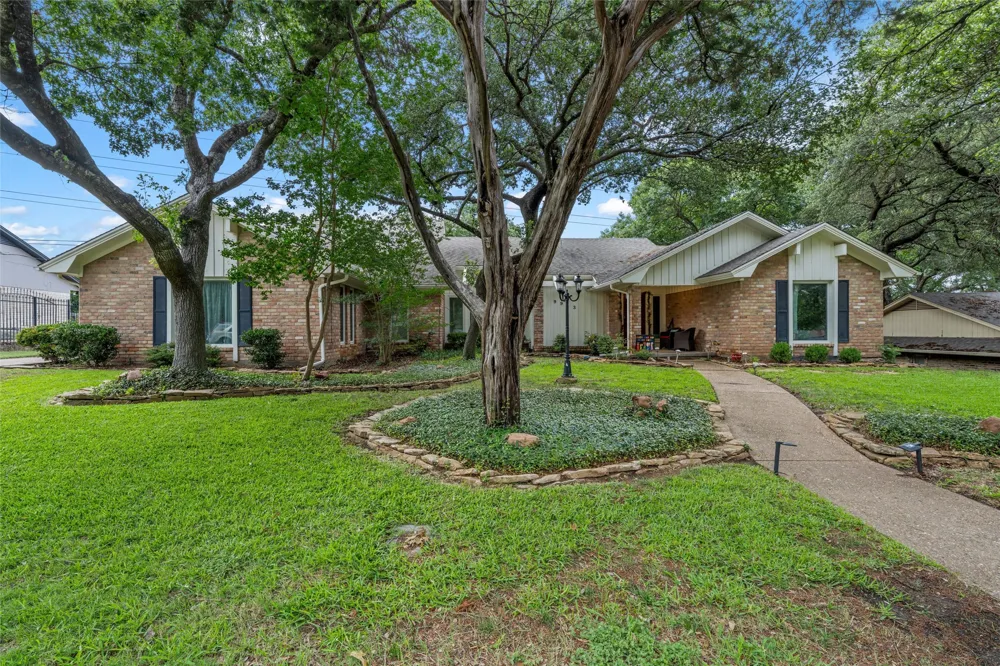 9913 Burgundy Lane Woodway, TX 76712