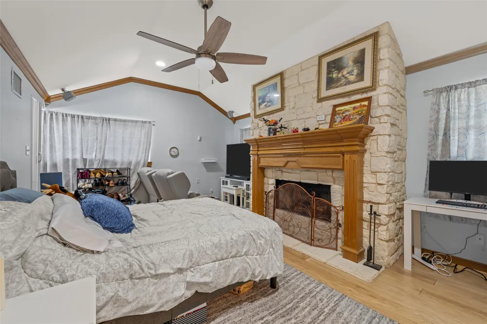 9913 Burgundy Lane Woodway, TX 76712