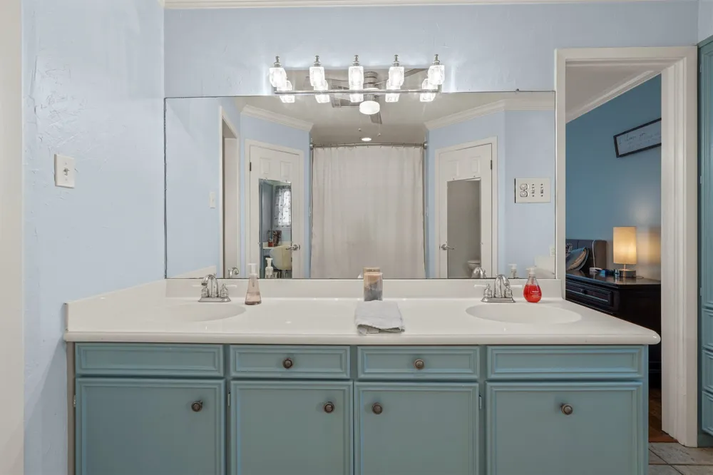 9913 Burgundy Lane Woodway, TX 76712
