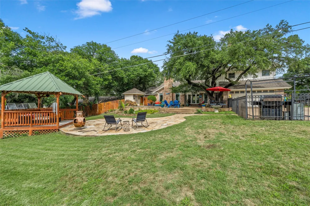 9913 Burgundy Lane Woodway, TX 76712