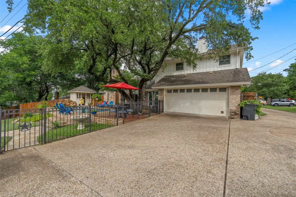 9913 Burgundy Lane Woodway, TX 76712