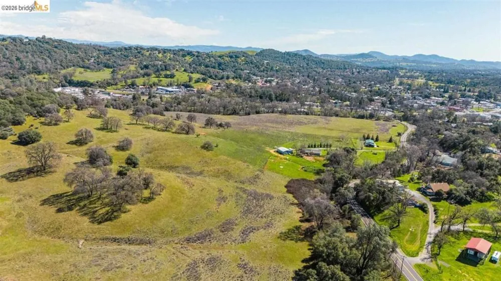 18701 Rawhide Rd Jamestown, CA 95327