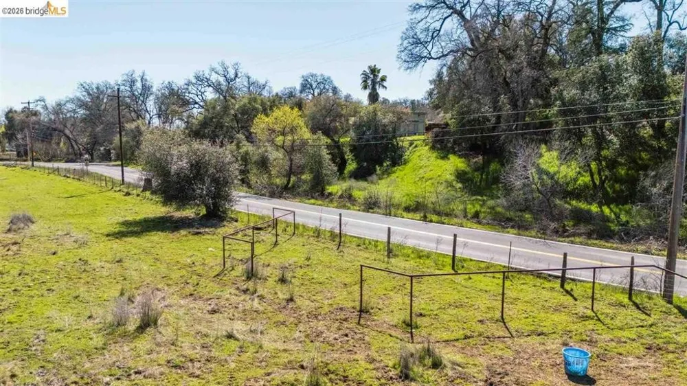18701 Rawhide Rd Jamestown, CA 95327