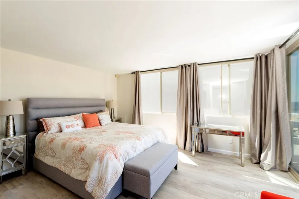 126 Neptune Avenue Hermosa Beach, CA 90254
