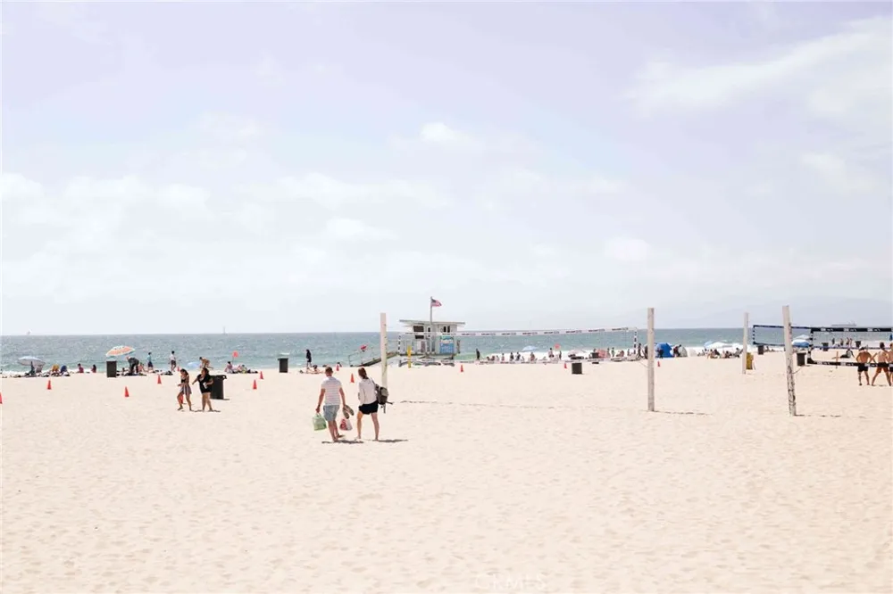126 Neptune Avenue Hermosa Beach, CA 90254