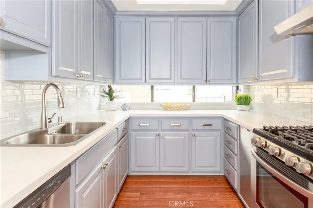 126 Neptune Avenue Hermosa Beach, CA 90254