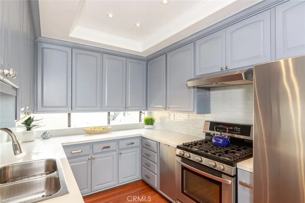 126 Neptune Avenue Hermosa Beach, CA 90254