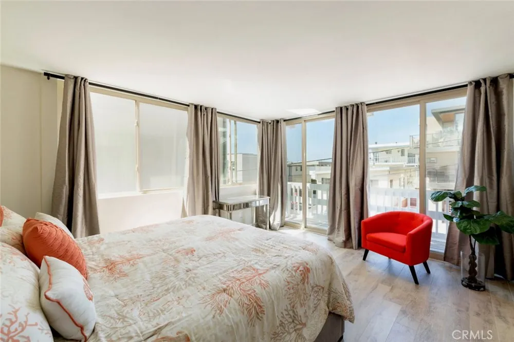 126 Neptune Avenue Hermosa Beach, CA 90254