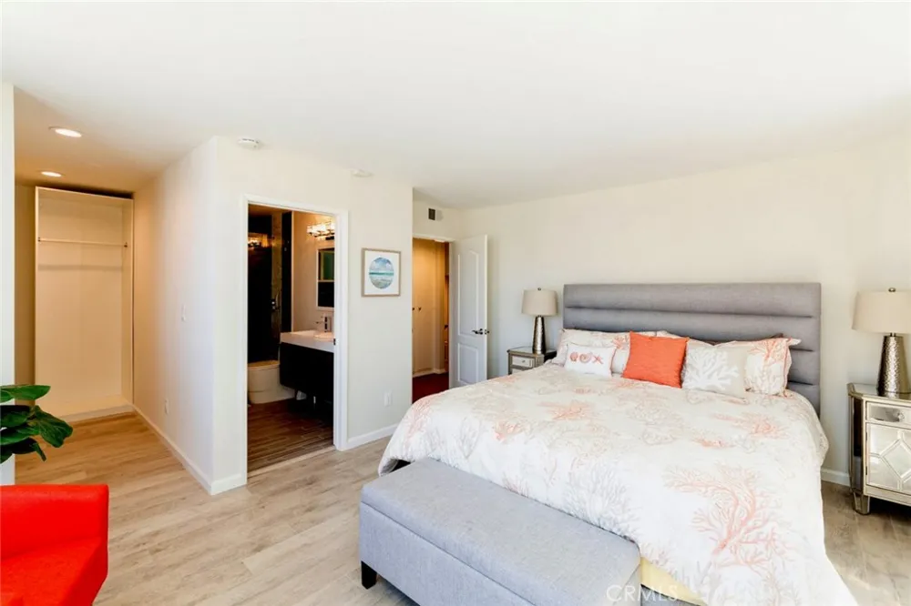 126 Neptune Avenue Hermosa Beach, CA 90254