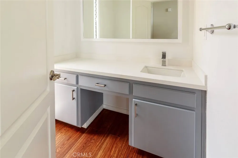 126 Neptune Avenue Hermosa Beach, CA 90254