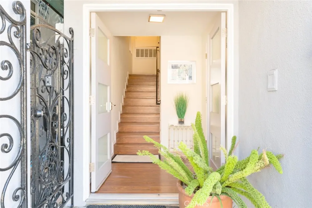 126 Neptune Avenue Hermosa Beach, CA 90254