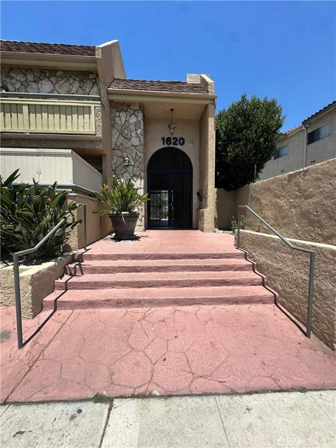 1620 San Fernando #27