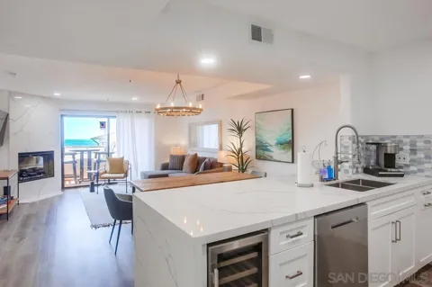 5726 La Jolla Blvd #201
