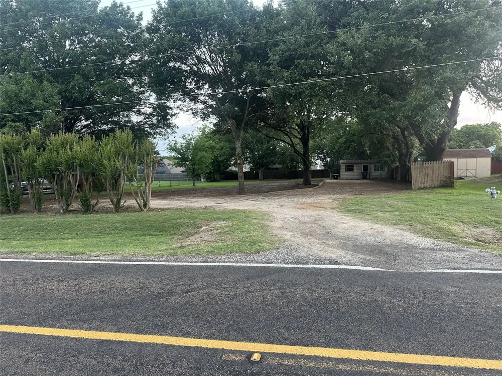 608 W Walcott Street Pilot Point, TX 76258