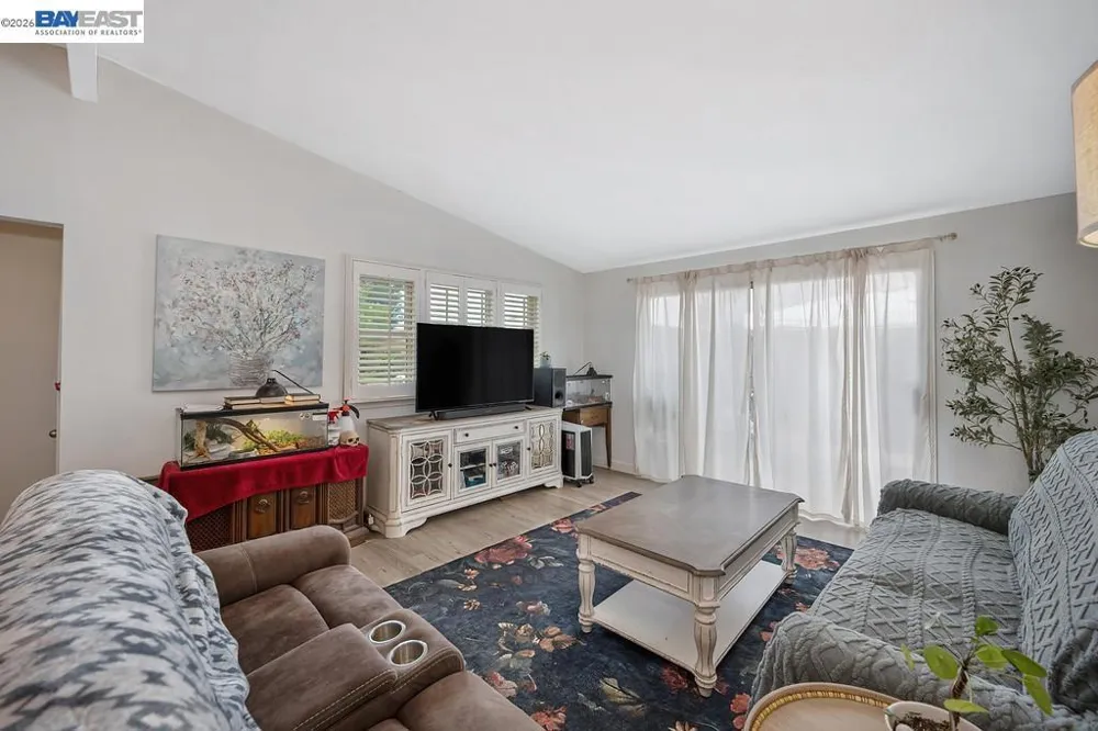 3637 Centinella Drive North Highlands, CA 95660