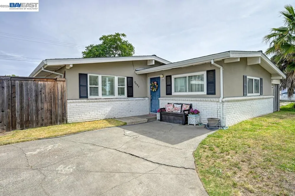 3637 Centinella Drive North Highlands, CA 95660