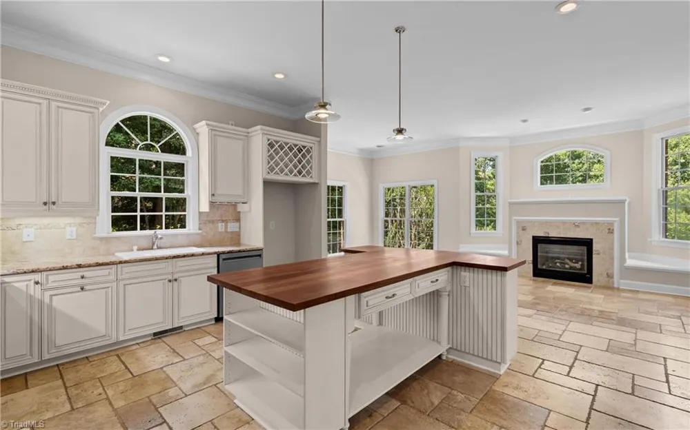 6806 Buckley Drive Summerfield, NC 27358