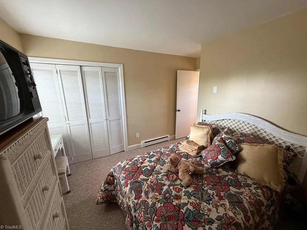 794 RHODODENDRON ROAD Hillsville, VA 24343