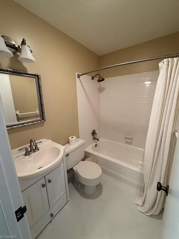 794 RHODODENDRON ROAD Hillsville, VA 24343