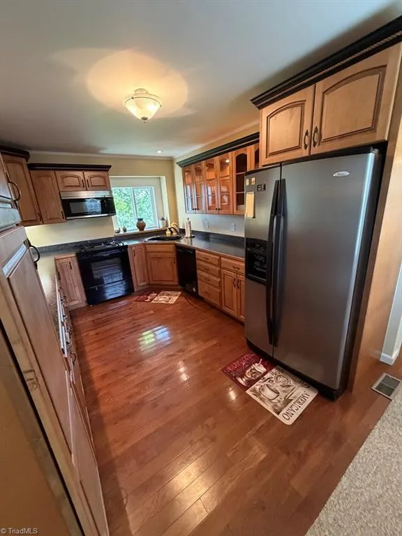 794 RHODODENDRON ROAD Hillsville, VA 24343