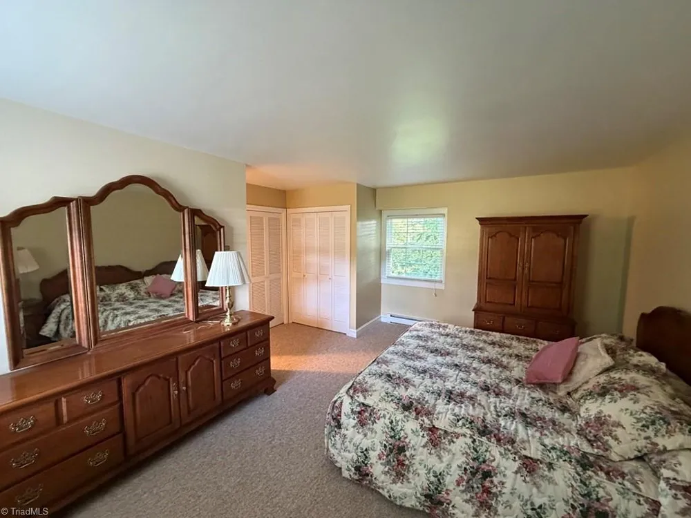 794 RHODODENDRON ROAD Hillsville, VA 24343