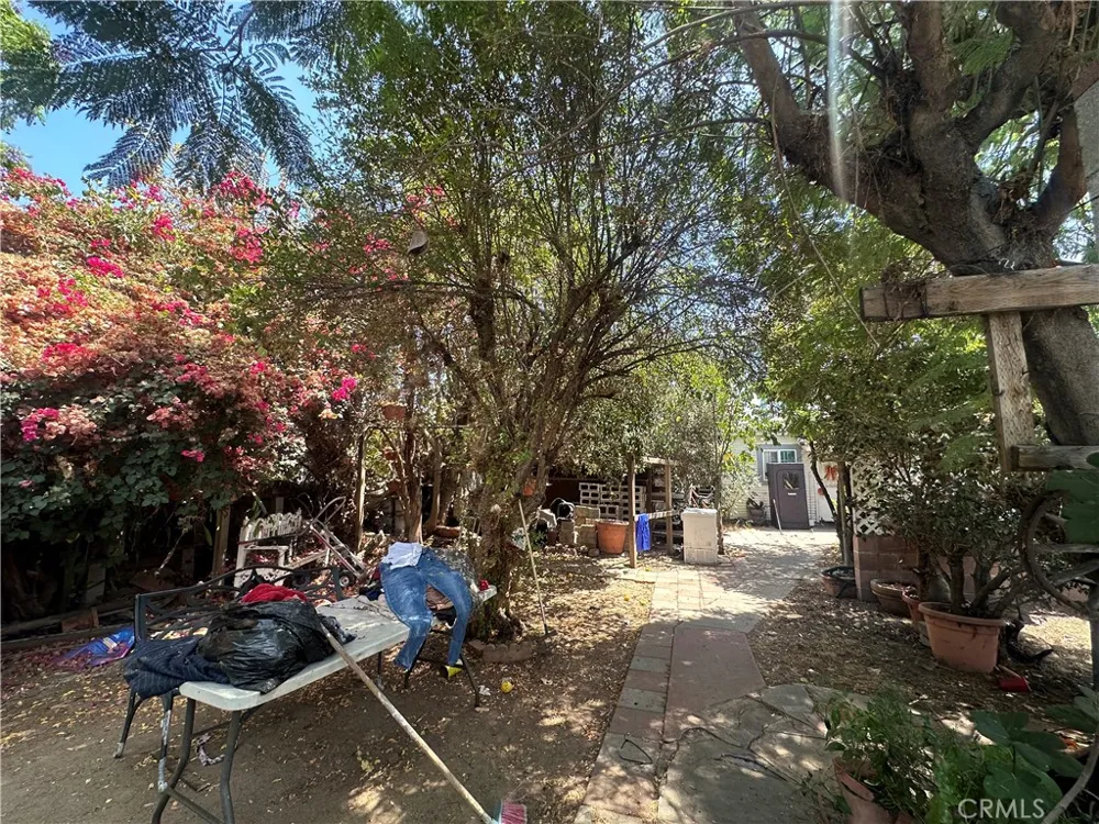 4160 Folsom Street Los Angeles, CA 90063
