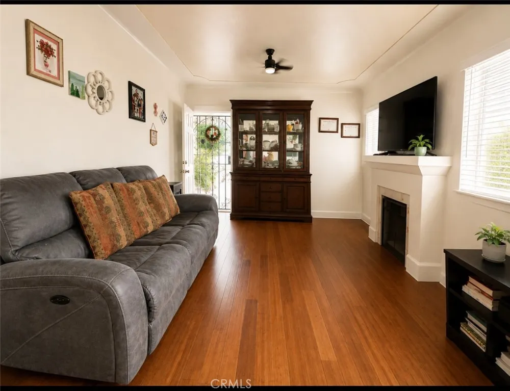 4160 Folsom Street Los Angeles, CA 90063