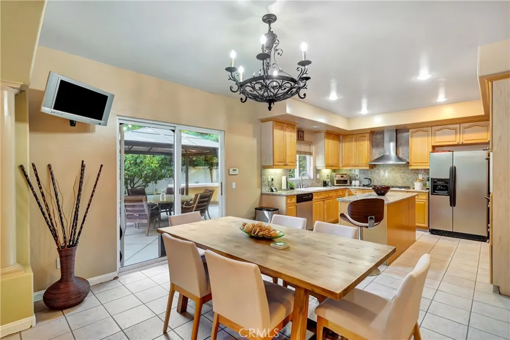23556 Lull West Hills, CA 91304