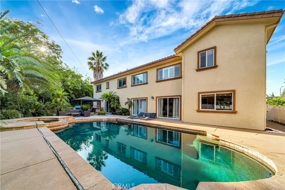 23556 Lull West Hills, CA 91304