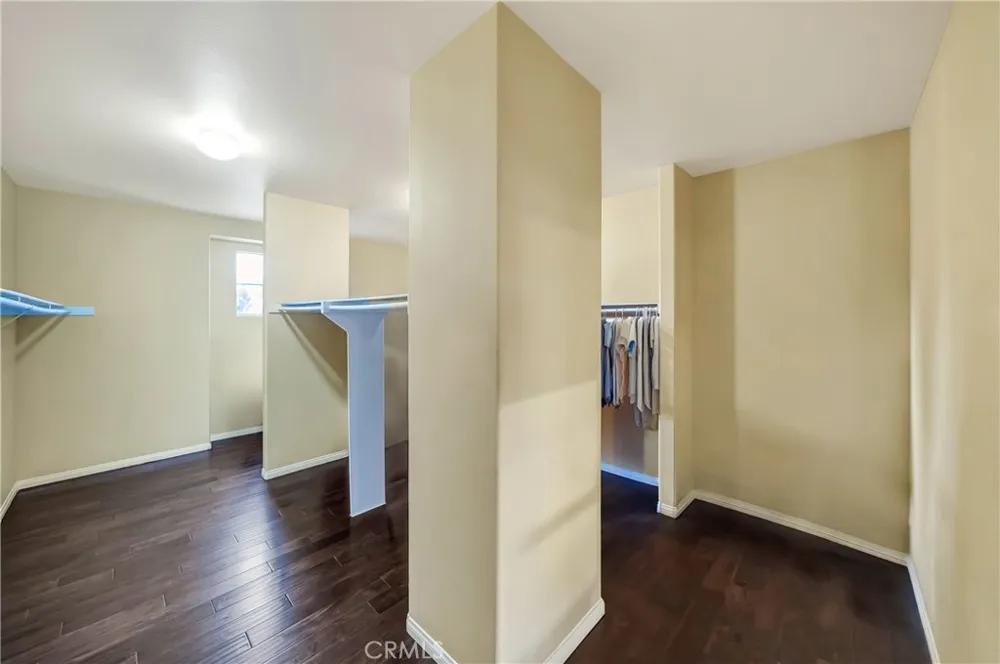 23556 Lull West Hills, CA 91304