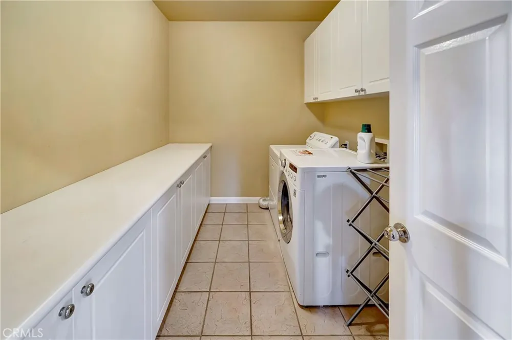 23556 Lull West Hills, CA 91304