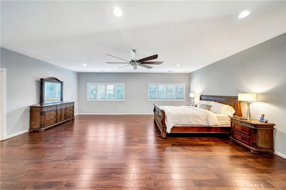 23556 Lull West Hills, CA 91304