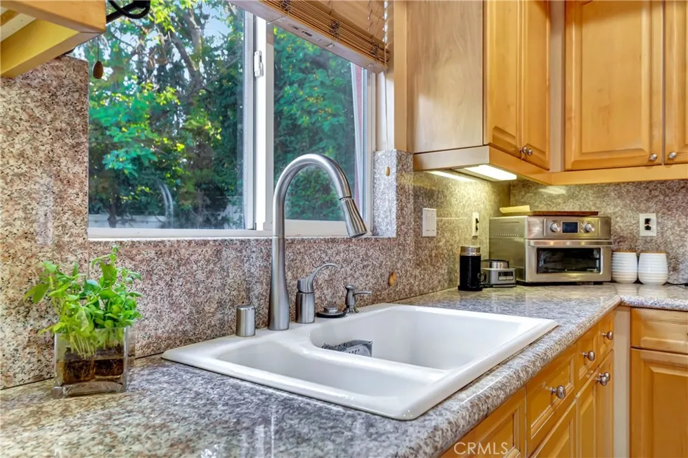 23556 Lull West Hills, CA 91304