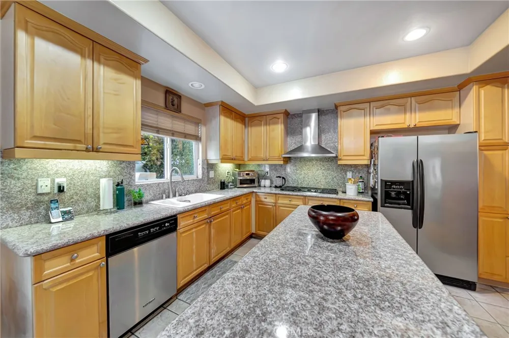 23556 Lull West Hills, CA 91304