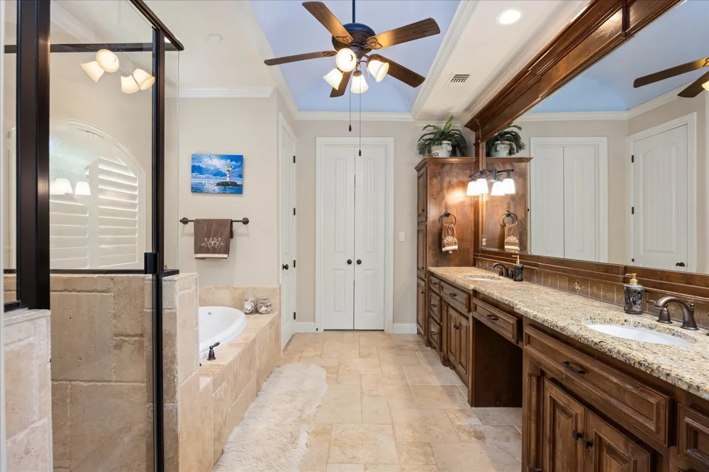 1011 Sunset Bay Court Granbury, TX 76048