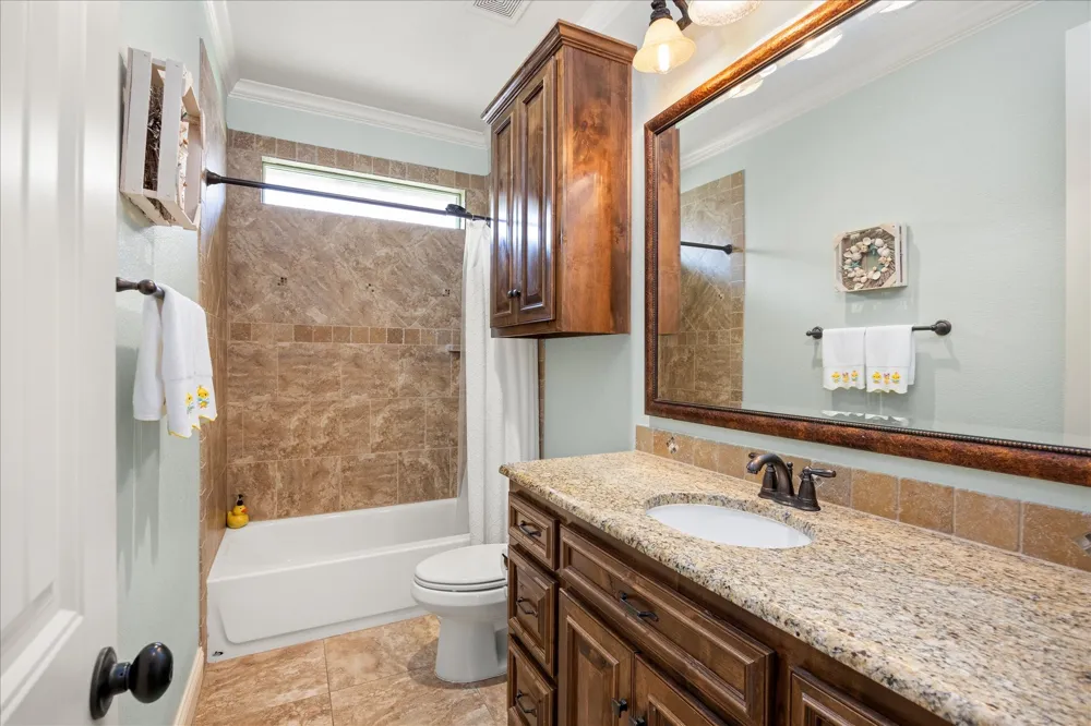 1011 Sunset Bay Court Granbury, TX 76048