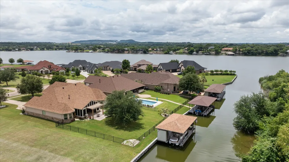 1011 Sunset Bay Court Granbury, TX 76048