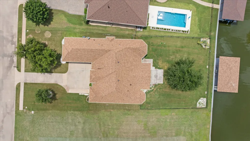 1011 Sunset Bay Court Granbury, TX 76048