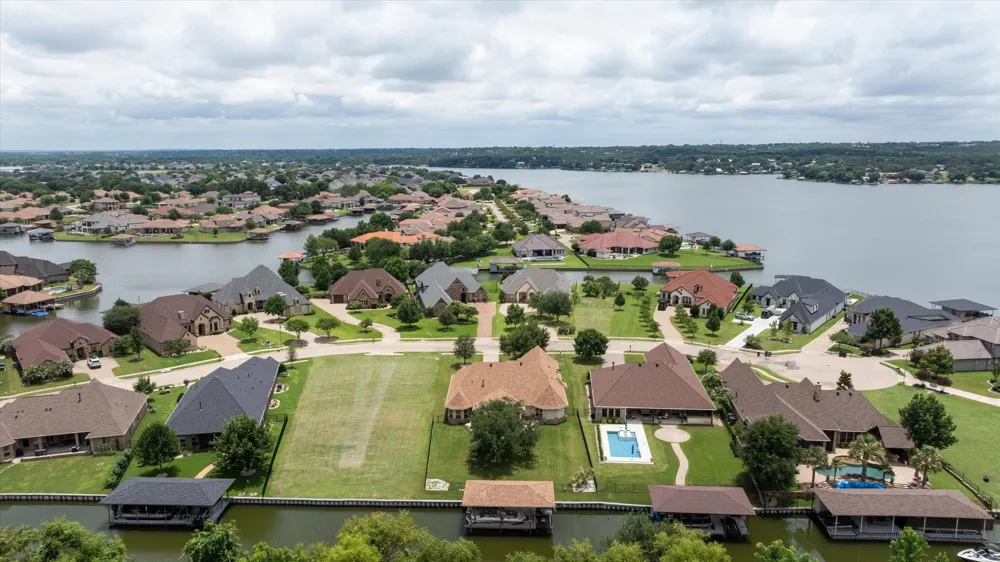 1011 Sunset Bay Court Granbury, TX 76048