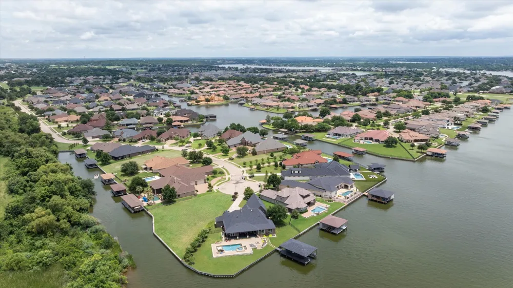 1011 Sunset Bay Court Granbury, TX 76048